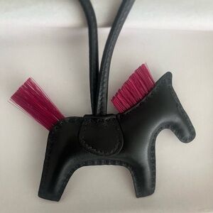 NIB Hermes Black Magnolia Fuchsia Milo Lambskin Horsehair GriGri Rodeo Charm PM